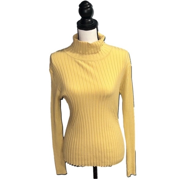 Révue- Yellow long sleeve turtleneck - Picture 1 of 6